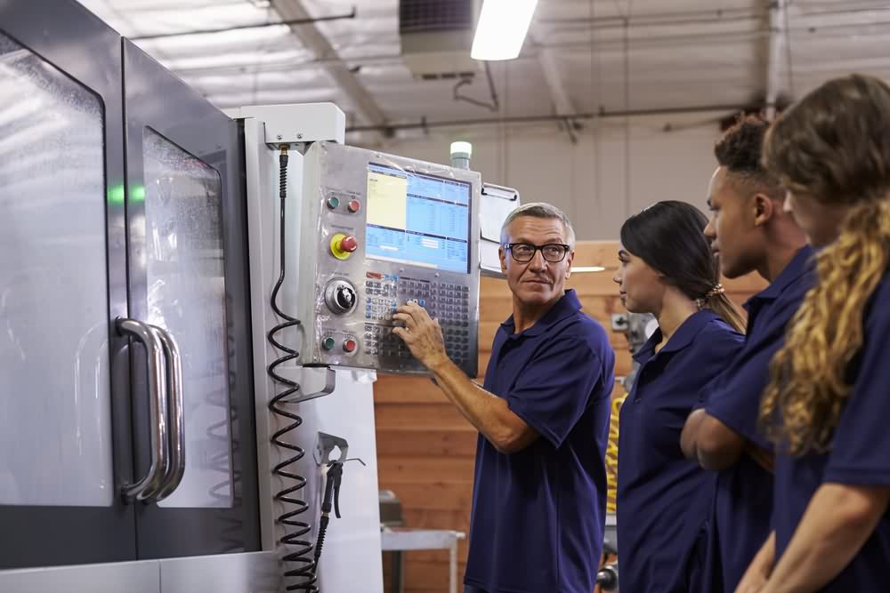 fraiseuse cnc machiniste