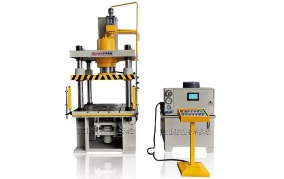 Hydraulische Pressmaschine für den Kaltumformprozess