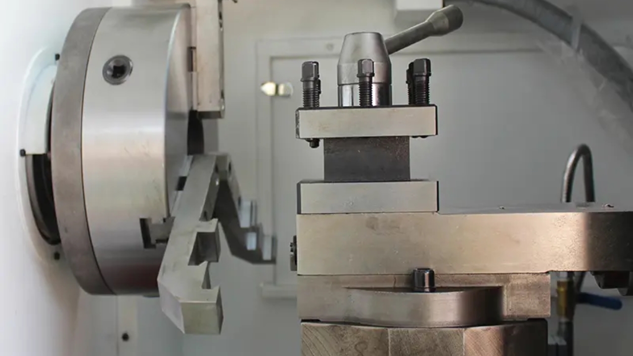 Una descripción general de los tornos de ruedas CNC en la fabricación industrial