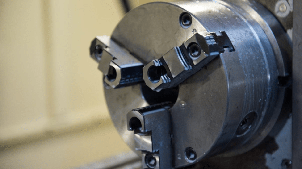 چند محور در دستگاه تراش cnc